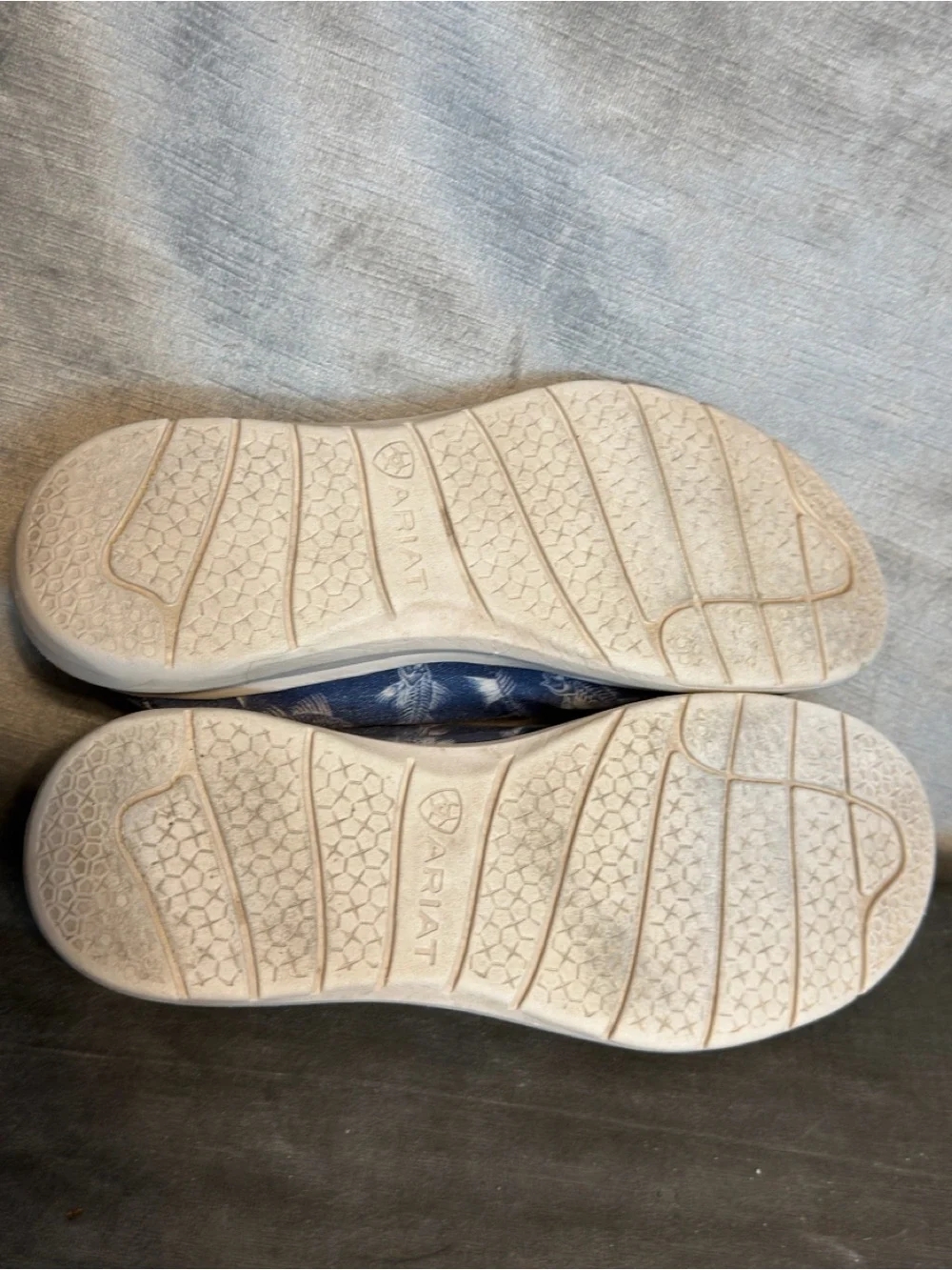 Ariat Men’s Hilo Bonefish Blue Loafers. Size 9.5